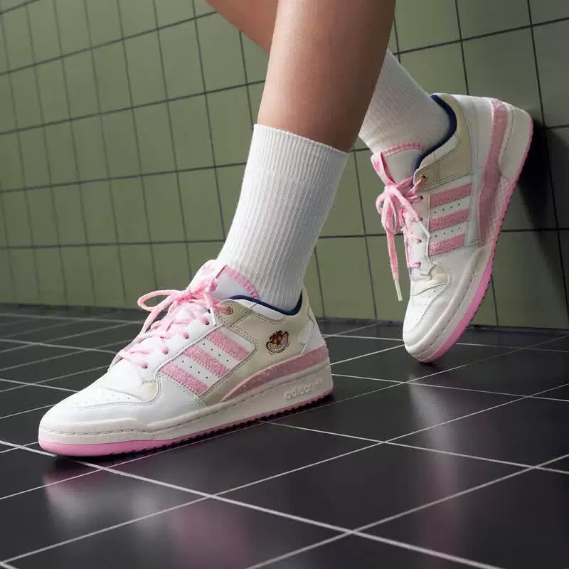 Adidas Clover x Disney collabo - Women Shoes Hong Kong review and price